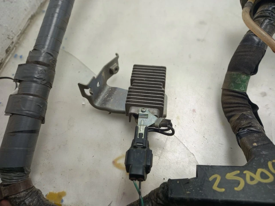 10 11 12 LEXUS RX450H COMPARTIMENTO MOTOR CAJA DE FUSIBLES Y ARNÉS HÍBRIDO Foto 3 de 4