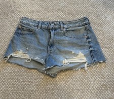 Garage- Women  s  Festival  jean denim distress shorts size 5/27 color blue