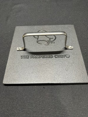 Pampered Chef CAST IRON GRILL PRESS 8.5'' Square Hamburgers Bacon