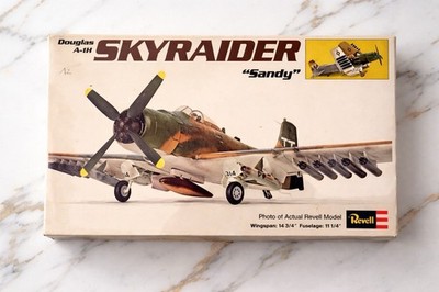 Revell Douglas A-1H Skyraider  Sandy  Bausatz