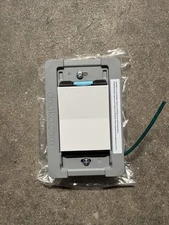 Deako DS-BS1X-WHNL-UCQ 1-Gang Quick Wire Backplate w/ 1Pole Simple Rocker Switch