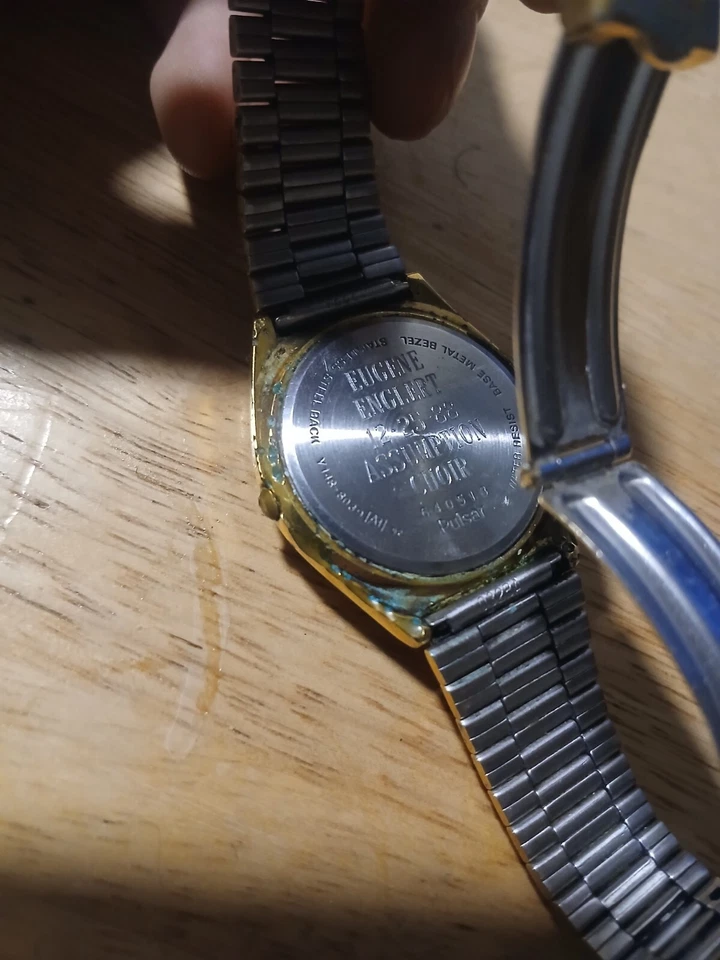 Reloj PULSAR Vintage Tono Dorado Hora y Fecha  Foto 4 de 4