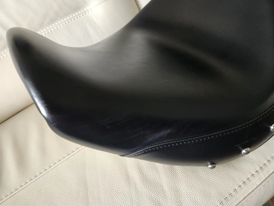 Asiento Kawasaki Vulcan 900 clásico OEM (2013-2023) Foto 3 de 4