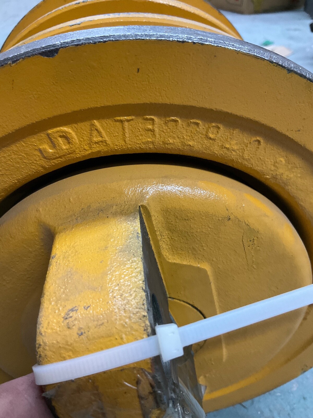 Genuine OEM John Deere Double Flange Bottom Roller AT322778 Fits  