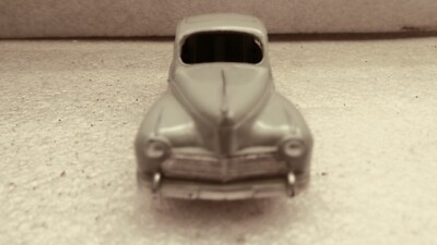 Dinky Toys 24R PEUGEOT 203 gris clair verdâtre état 6/10