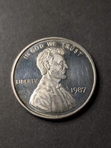 Vintage 1987 Lincoln Wheat Penny- 1 Troy Oz .999 Fine Silver Round