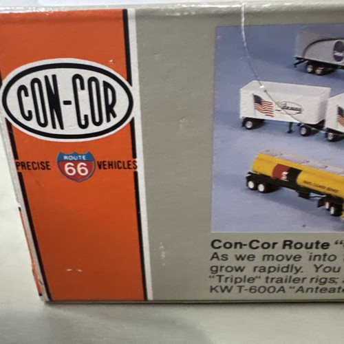 HO Scale Colonel Barnum Shows Kenworth Tractor w/Aero Sleeper 1:87 Train - Picture 7 of 24