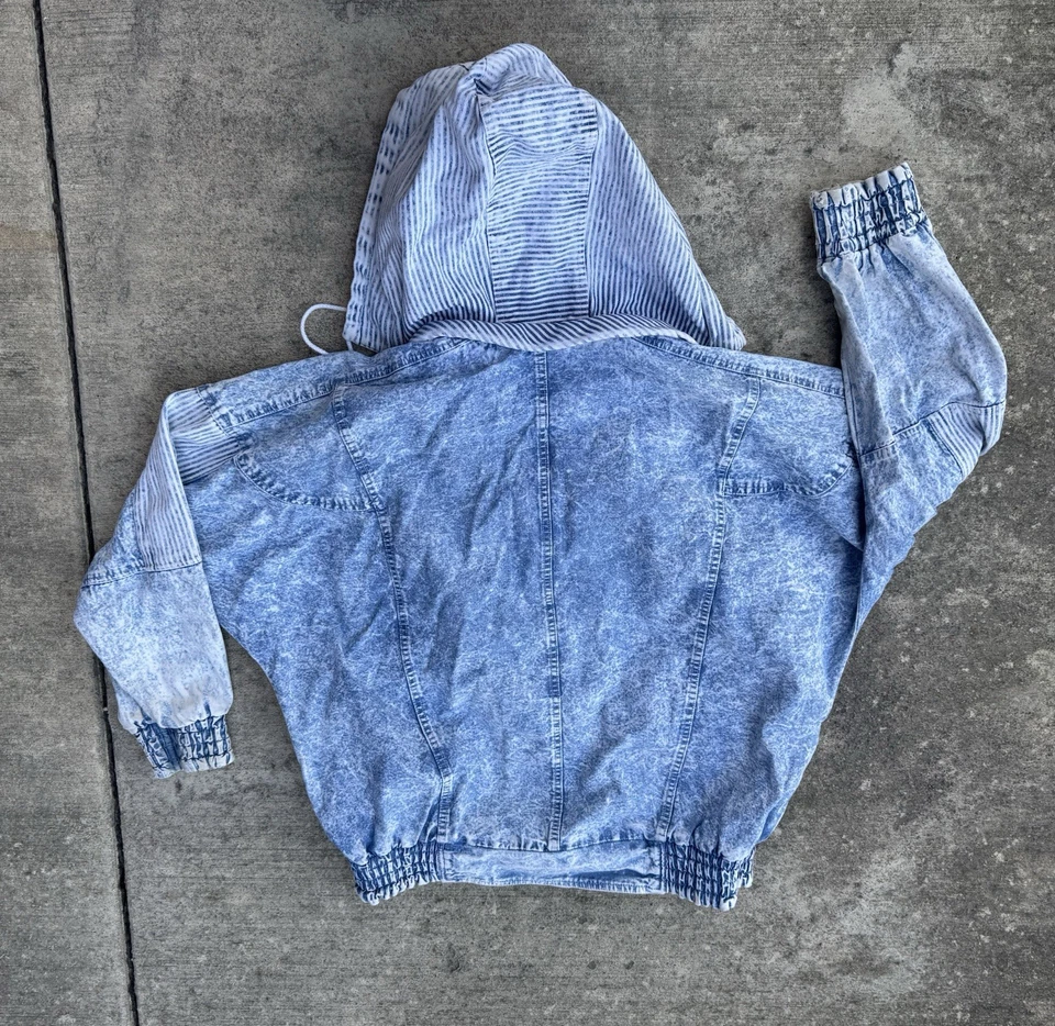 Vintage’s 80s East West Acid Wash Denim Bomber Jacket with a hood, Medium - Image 2 of 4