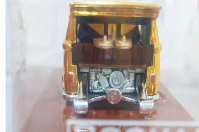 Hot Wheels 2013 Mattel KOOL KOMBI M&M's Volkswagen 1/64 Scale W