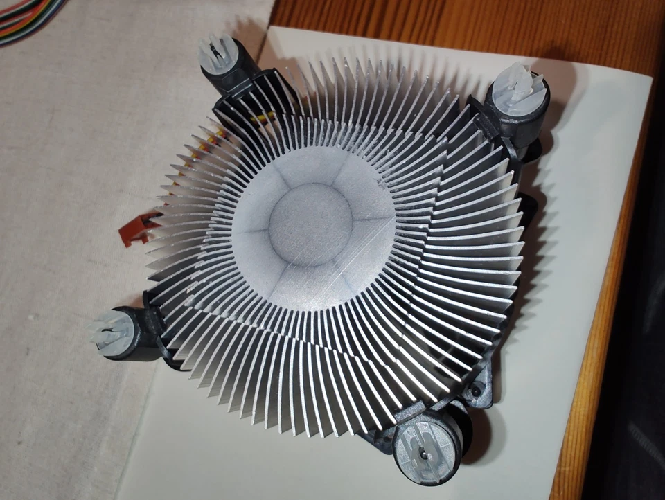 CPU INTEL CORE 2 QUAD PROCESSORE SOCKET 775 Q6600 SLACR 2.4GHZ/8M/1066 TESTATO  - Immagine 4 di 4