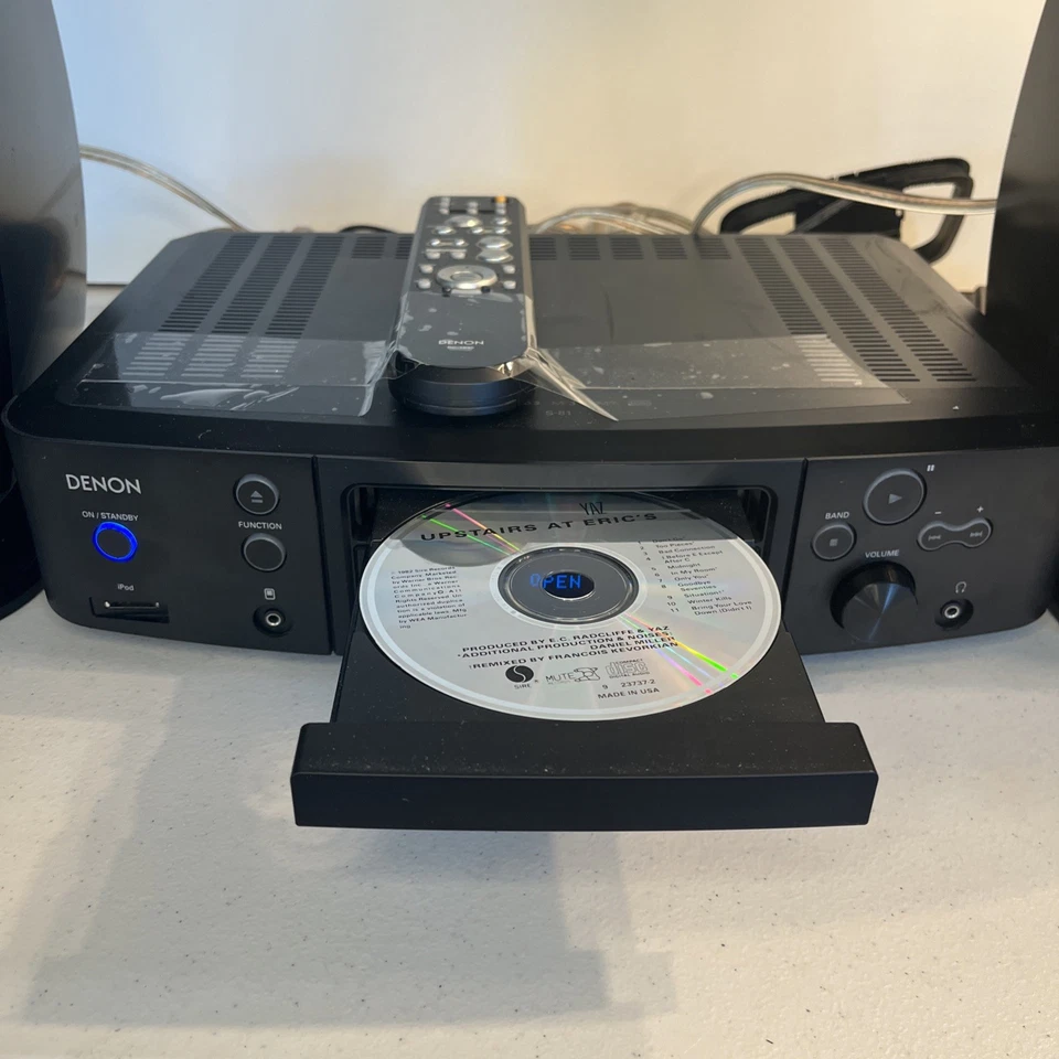 Micro sistema Denon S-81 CD/AM/FM/XM Ready con control remoto, altavoces, cables, antena Foto 3 de 4