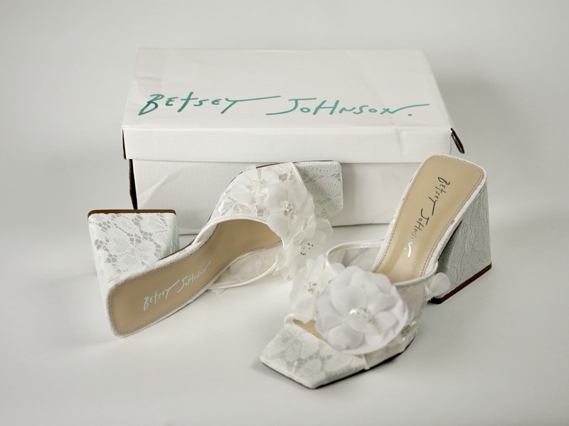 Betsey Johnson Heath Sandals - White Lace Floral - Size 7