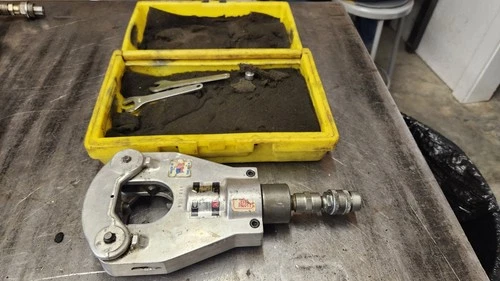 Anderson  Hydraulic Dieless Quad Point Versa Crimp Crimper Tool in Generic Box