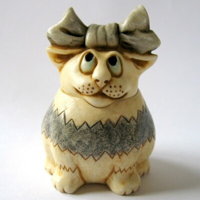 MPS Harmony Kingdom: Pot Bellys - Small Calendar Cat Box Figurine - May 1 - Maya