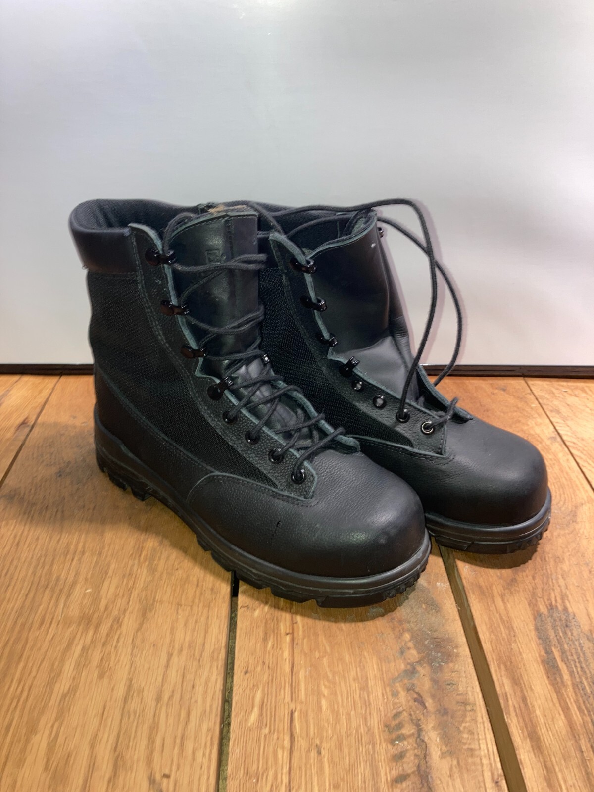 Canadian Combat Boots size 255/100 or US men's 7.5 Made by Terra-image