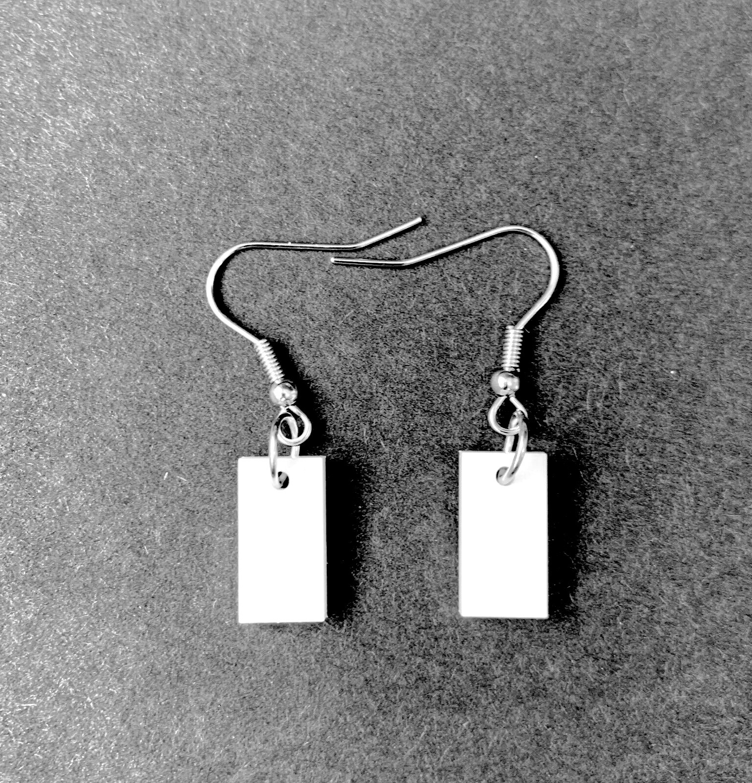 Rectangular Pequeño Sólido Pendientes Largos Varios Colores Acero Quirúrgico