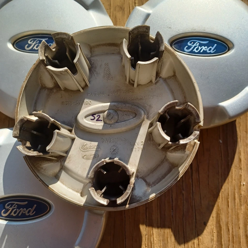 Ford Escape center cap set of 4, 2001-2006 part number YL84 1A096 EB S2 - Image 3 of 3
