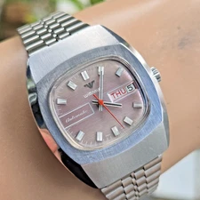 Vintage WITTNAUER men's automatic watch day/date D11AB SWISS 1970s