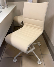 Alias Meetingframe gepolstert Divina 2 Stühle vorhanden