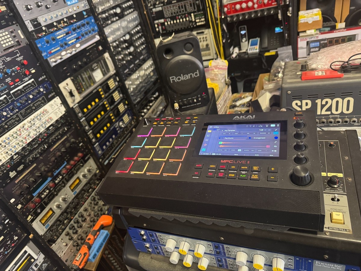 パーカッション・打楽器 AKAI MPC LIVE II MPC Live II with Built-In Monitors | Akai Pro