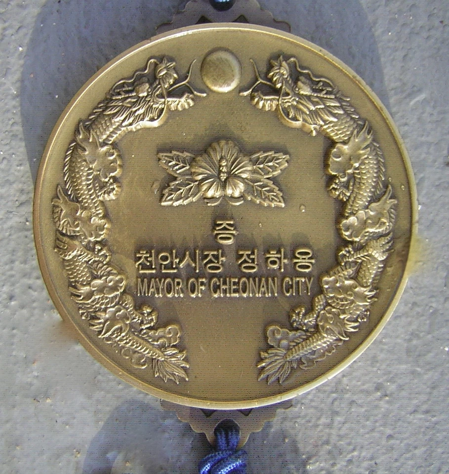 1988 Seoul Olympic Scientific Congress Souvenir Bronze Medal & Colorful Tassels - Image 2 of 4