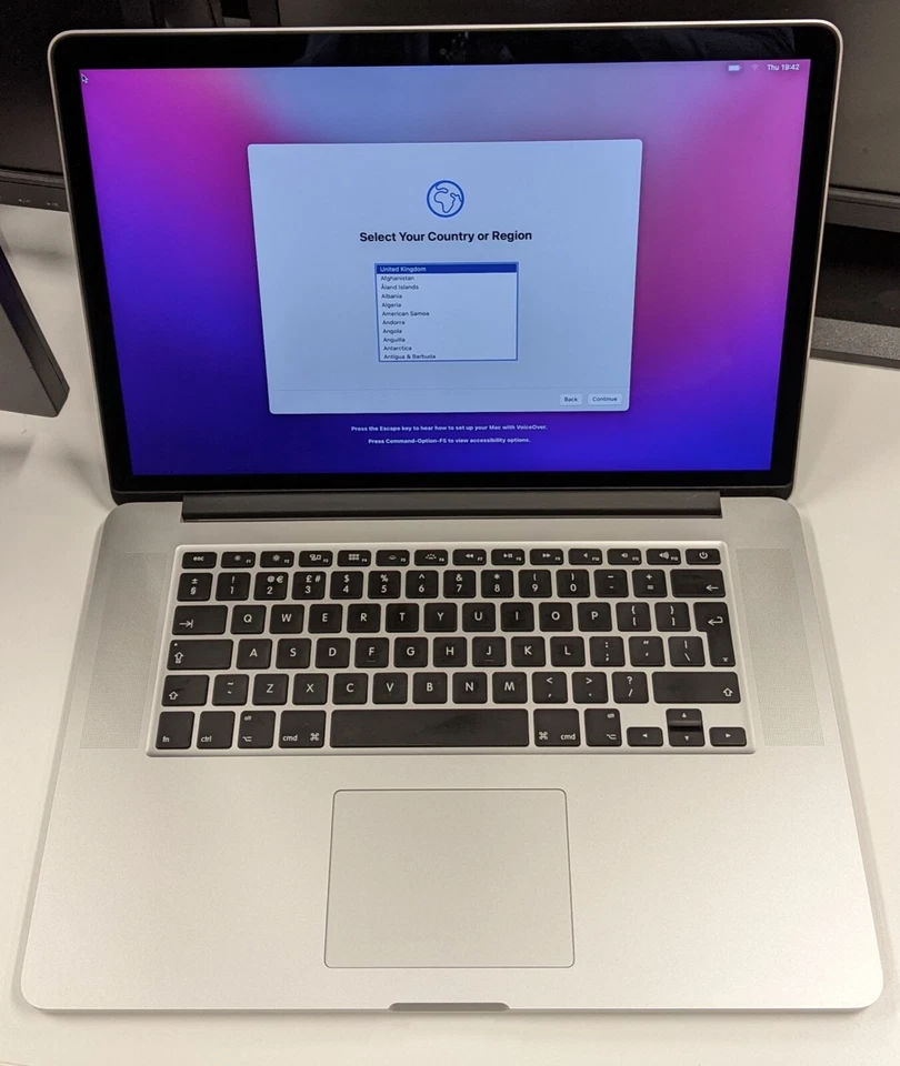 Apple MacBook Pro Retina 15,4 Zoll (256GB SSD, Intel Core i7 4.Gen, 2,2GHz_3,3_6, photo 1 of 3