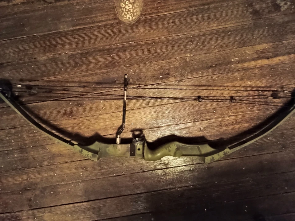 Bear Archery Whitetail I Compound Bow Righthand Realtree Edge - Camo - Image 2 of 4