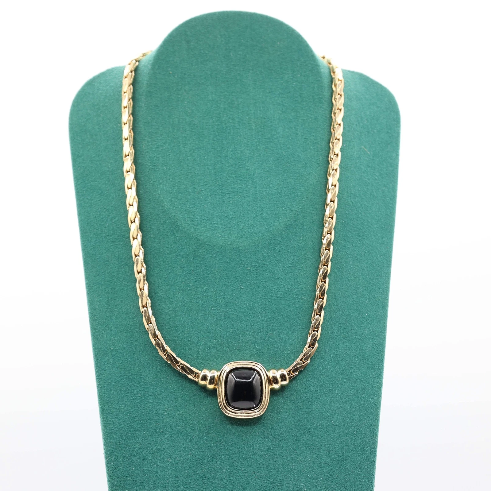 Collier Christian Dior vintage en pierre onyx noire plaqué or jaune