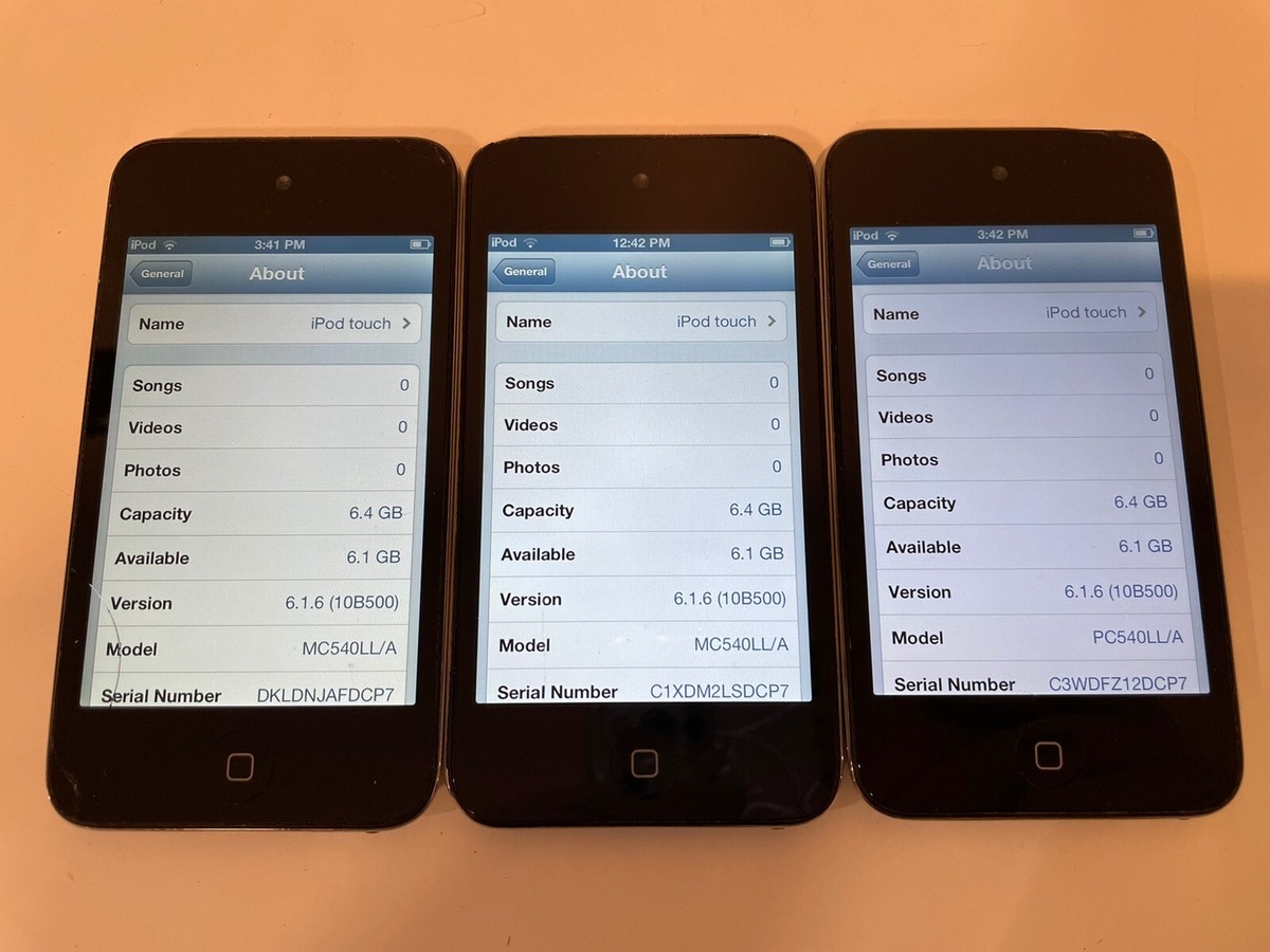 Lot of 3X Apple iPod Touch 4th Generation 8GB Player - Black