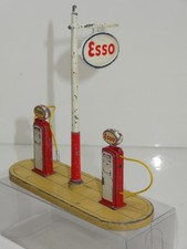 DINKY 781 ESSO GARAGE PETROL FORECOURT SET (415)