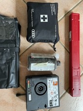 Original Audi Notfallset: Verbandkasten, Warndreieck, Tire Fit, Bordwerkzeug Original Audi Notfallset: Verbandkasten, Warndreieck, Tire Fit, Bordwerkzeug