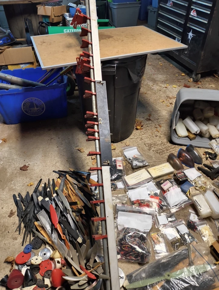 LOTE PIEZAS Y ACCESORIOS AVIÓN RC MANDOS A DISTANCIA, HÉLICES, TANQUES DE GAS!! Foto 2 de 4