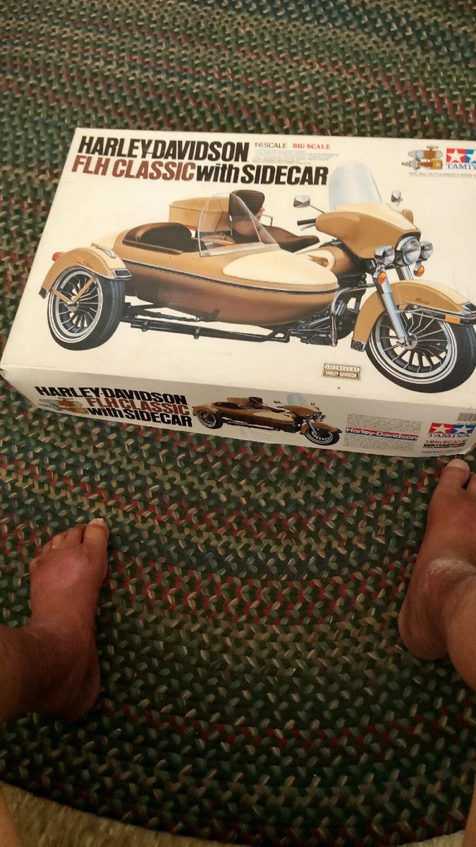 素晴らしい品質 HarleyDavidson FLH SIDECAR With CLASSIC 模型
