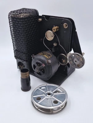 Projecteur est un Kodascope Model C vintage Eastman Kodak - Photo 1/4