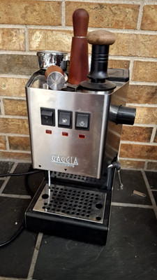 Gaggia Classic Pro, Under 100 uses, Accessories Included, De-scaling not needed