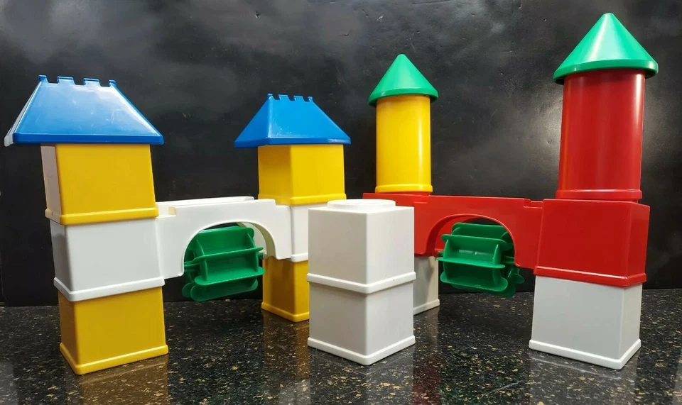 Discovery Toys Aqua Builder 18 Pcs Water/Sand Building System Bath Toy 2520 1994 - Image 2 of 4