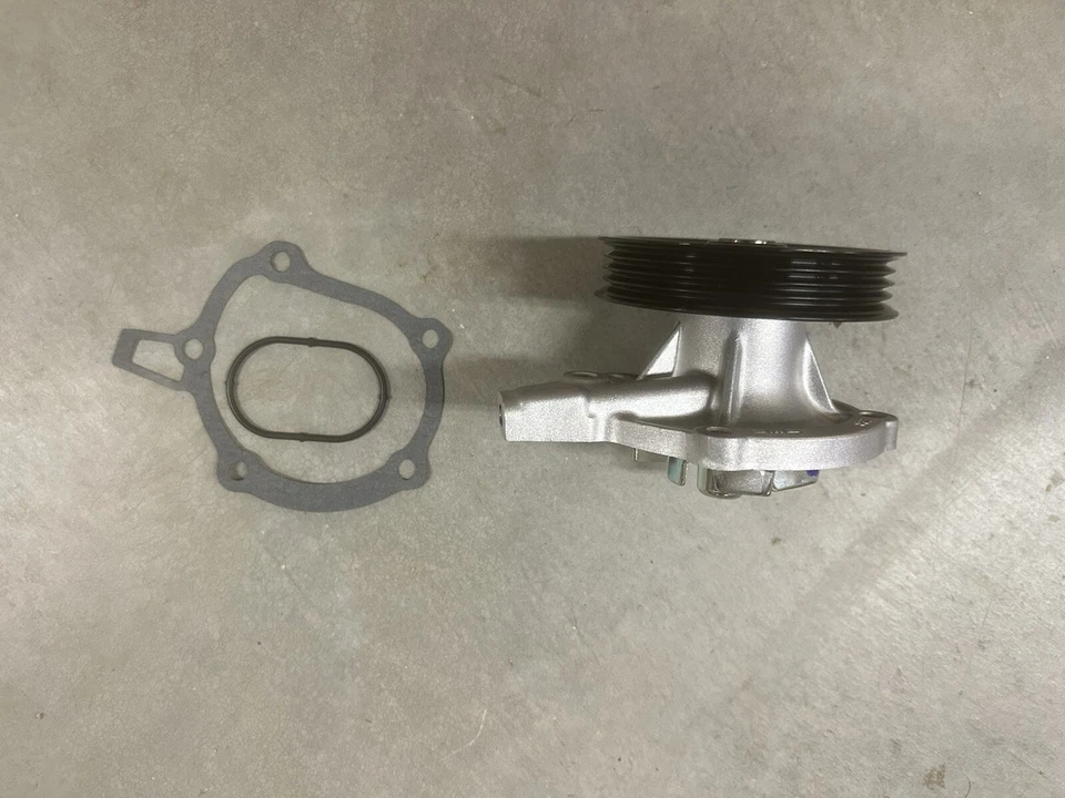 Bomba de agua para Suzuki Carry Models DA62T, DA63T, con motor K6A Foto 2 de 3