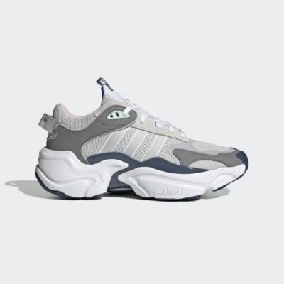 ADIDAS MAGMUR RUNNER WOMEN SIZE 5.5 NEW RUNNING COMFORTABLE STYLISH