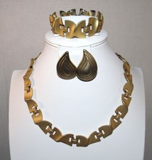 Matte Gold Tone Link Choker Necklace Bracelet Teardrop Earrings Set Modernist