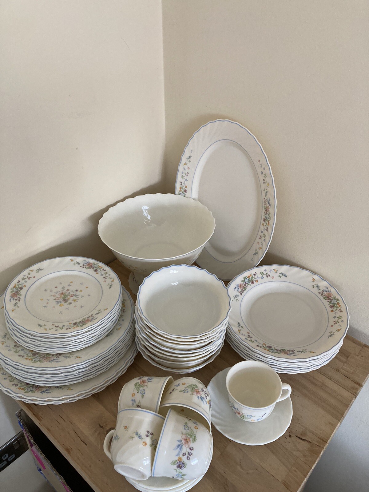 Arcopal France victoria dinner set vintage 50 piece floral scalloped