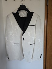 Rabin suit unworn size 48 new price was 1000