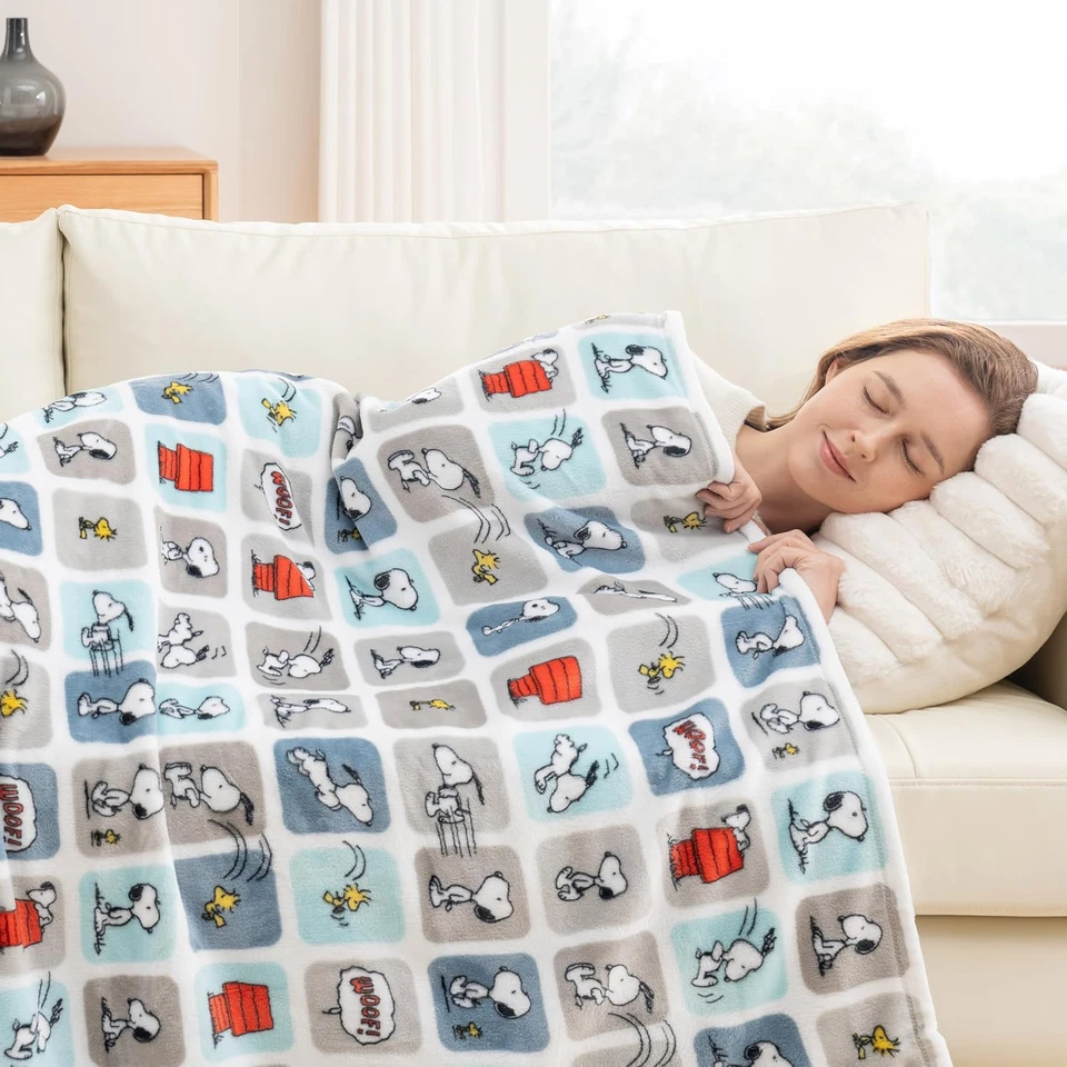 Peanuts Velvetloft Cute Character Snoopy Plush Throw Blanket,Peanuts Snoopy Woof - Image 4 of 4