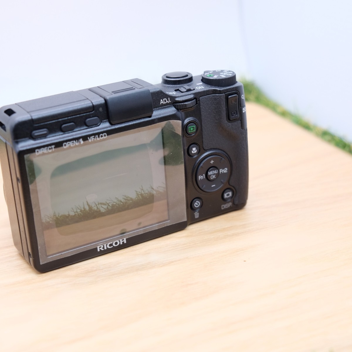 H01[6783]17★美品★ RICOH GXR ボディ P10 レンズキット RICOH - H01[6783]17☆美品☆ RICOH GXR ボディ P10 レンズ