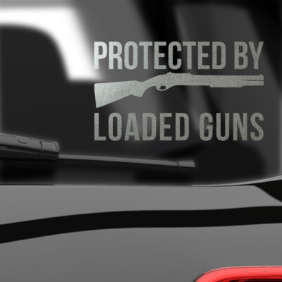 Auto Aufkleber Sticker Protected by loaded Guns Shotgun Pumpgun Schrotflinte 870