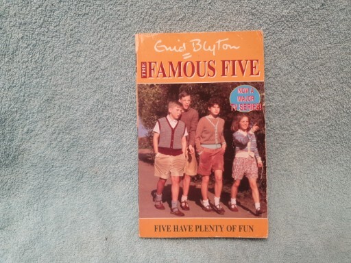FIVE HAVE PLENTY OF FUN lot a Famous Five)-Enid Blyton Paperback