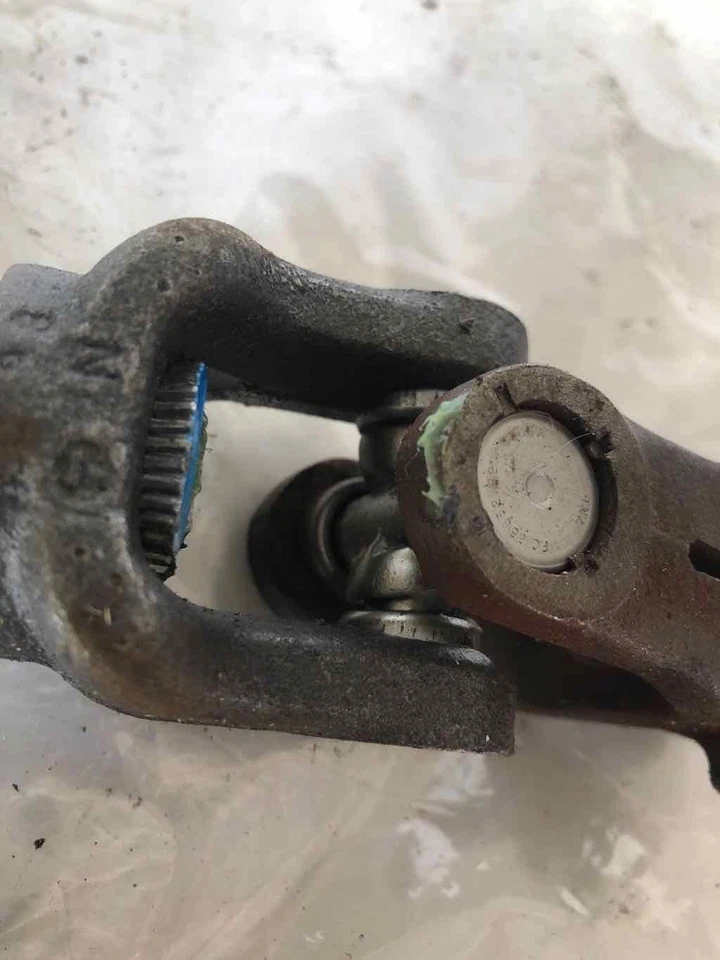 2001 CADILLAC SEVILLE SLS Steering Shaft Intermediate Shaft Assembly 26079786 - Image 2 of 4