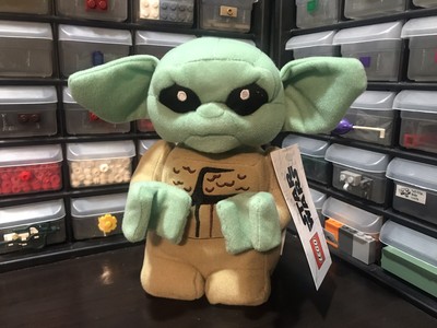 LEGO Star Wars The Mandalorian The Child Plush (Baby Yoda) Manhattan