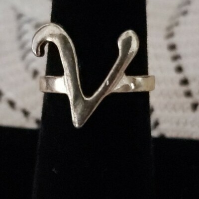 Gold Colored Band ~ Letter ''V'' Design Ring ~ Size 7 ~ B63