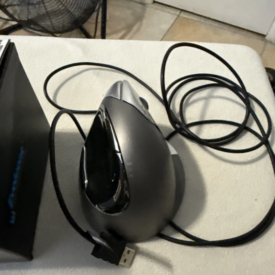EVOLUENT Vertical Mouse 4 Right Handed Ergonomic Optical Mouse Wired VM4S Tested - Image 3 of 4