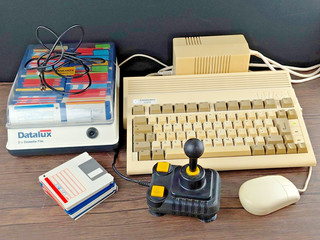 Commodore Amiga A600 Computer Bundle With Games Mouse CONTROLLER #234
